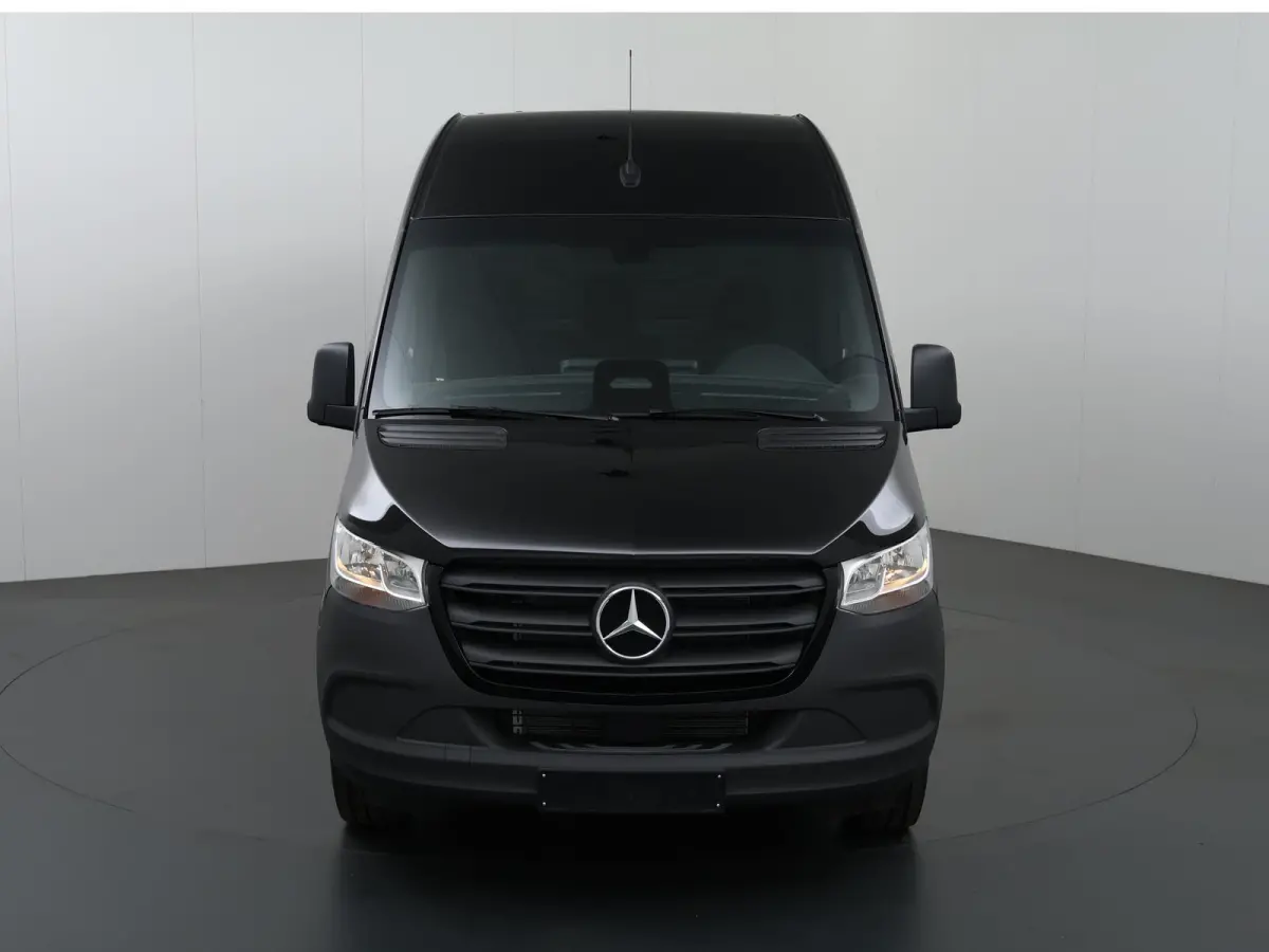 315 CDI | L2 H2 | RWD | Aut. | PRO | BPM VRIJ! | ACHTERUITRIJCAMERA | 3500 KG AHW | DODEHOEKASSISTENT | AIRCO | CRUISE | CARPLAY | ANDROID AUTO | METALLIC | 3-ZITS | MBUX SYSTEEM GROOT