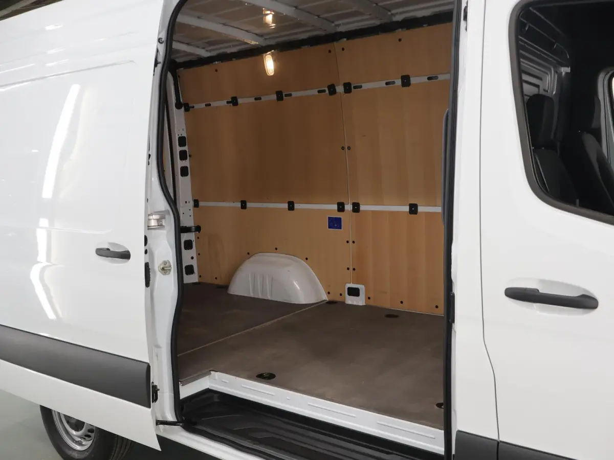 317 CDI | Aut. | L2 H2 | Pro | 3-zits | Airco | Cruise Control | 3500 KG. AHW | Parkeercamera | Certified