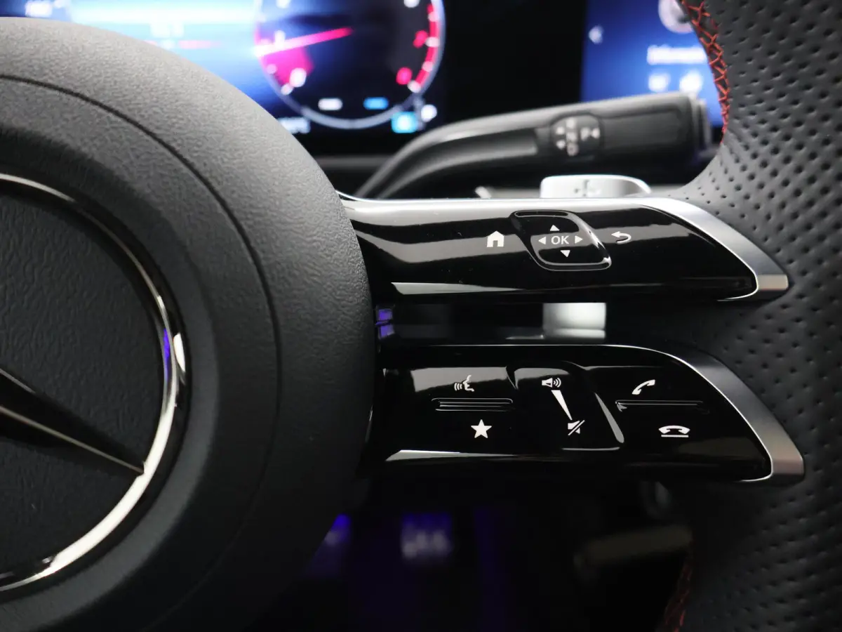 180 Business Solution AMG | Panoramaschuifdak | Premium Plus | Nightpakket | 19"Multispaak AMG velgen | Stoelverwarming |  360° camera | Head-up display |