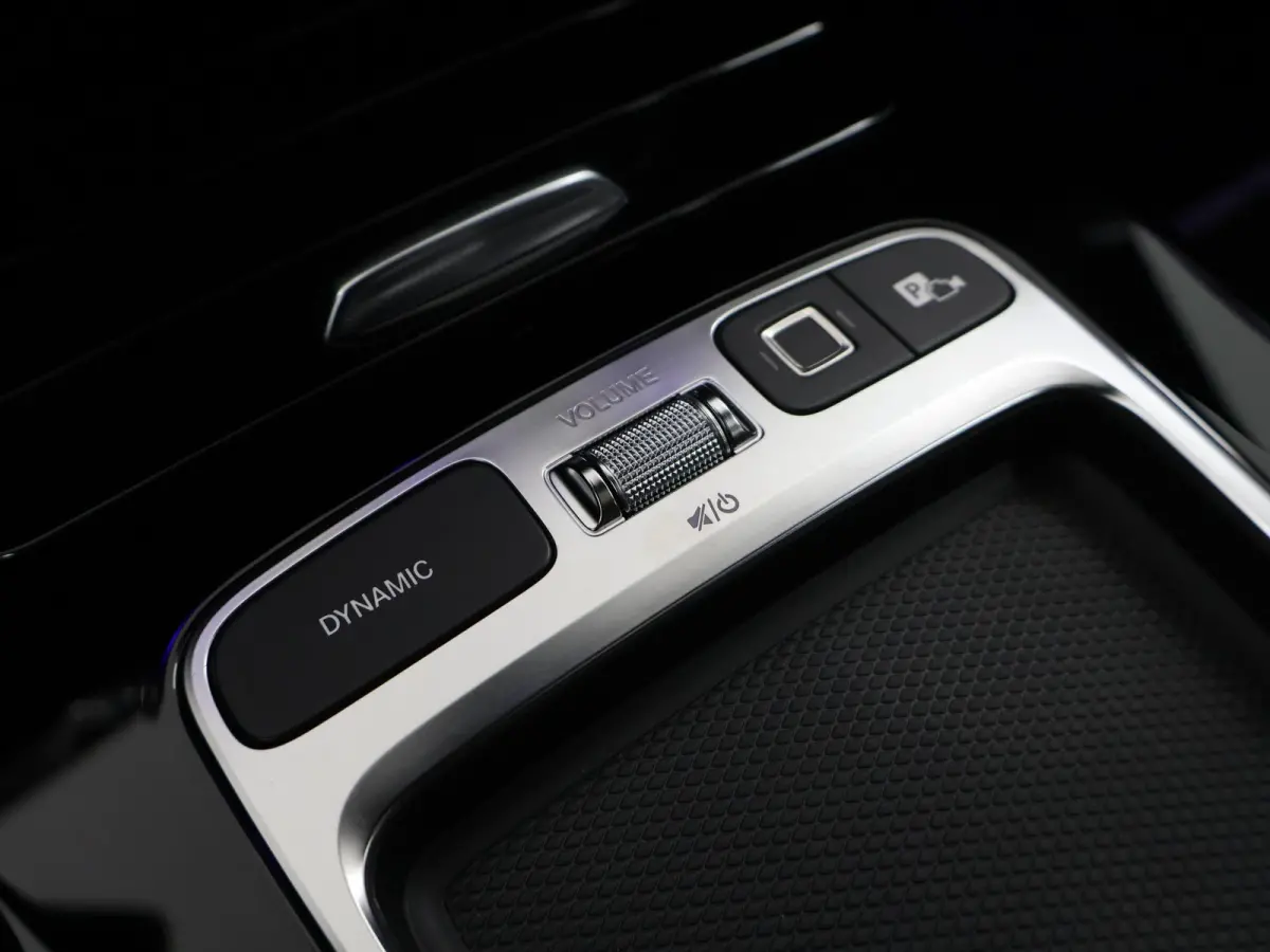 180 Business Solution AMG | Panoramaschuifdak | Premium Plus | Nightpakket | 19"Multispaak AMG velgen | Stoelverwarming |  360° camera | Head-up display |