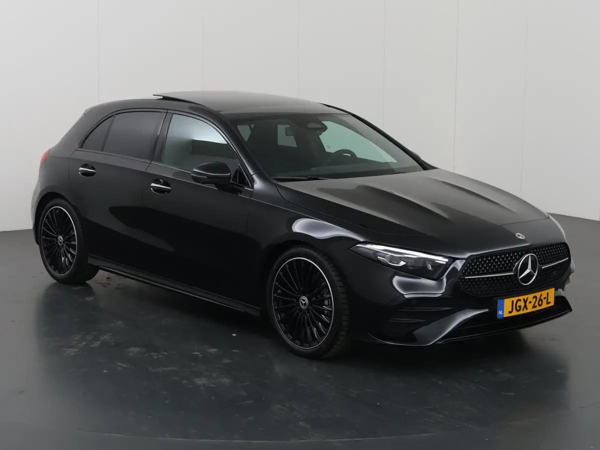 180 Business Solution AMG | Panoramaschuifdak | Premium Plus | Nightpakket | 19"Multispaak AMG velgen | Stoelverwarming |  360° camera | Head-up display |