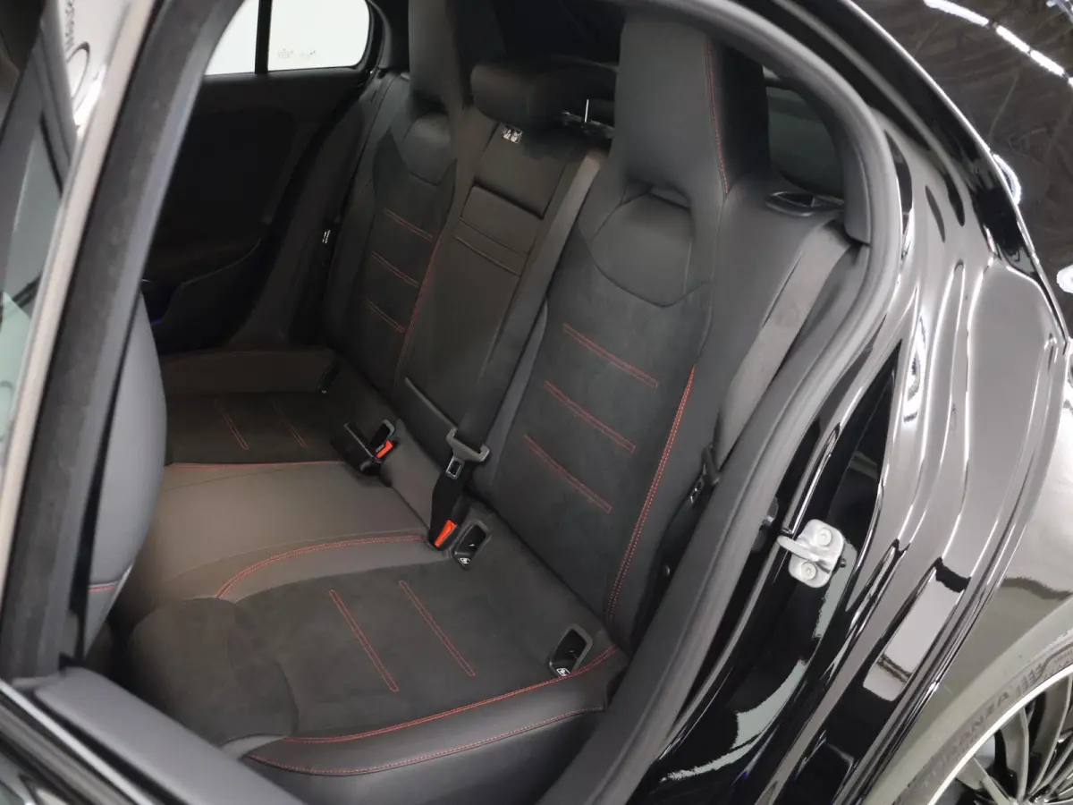 180 Business Solution AMG | Panoramaschuifdak | Premium Plus | Nightpakket | 19"Multispaak AMG velgen | Stoelverwarming |  360° camera | Head-up display |