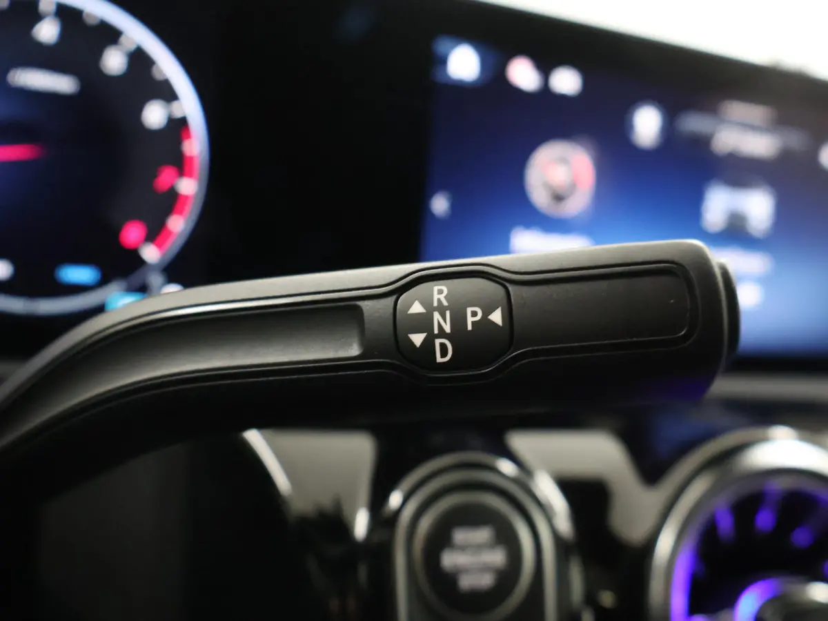 180 Business Solution AMG | Panoramaschuifdak | Premium Plus | Nightpakket | 19"Multispaak AMG velgen | Stoelverwarming |  360° camera | Head-up display |