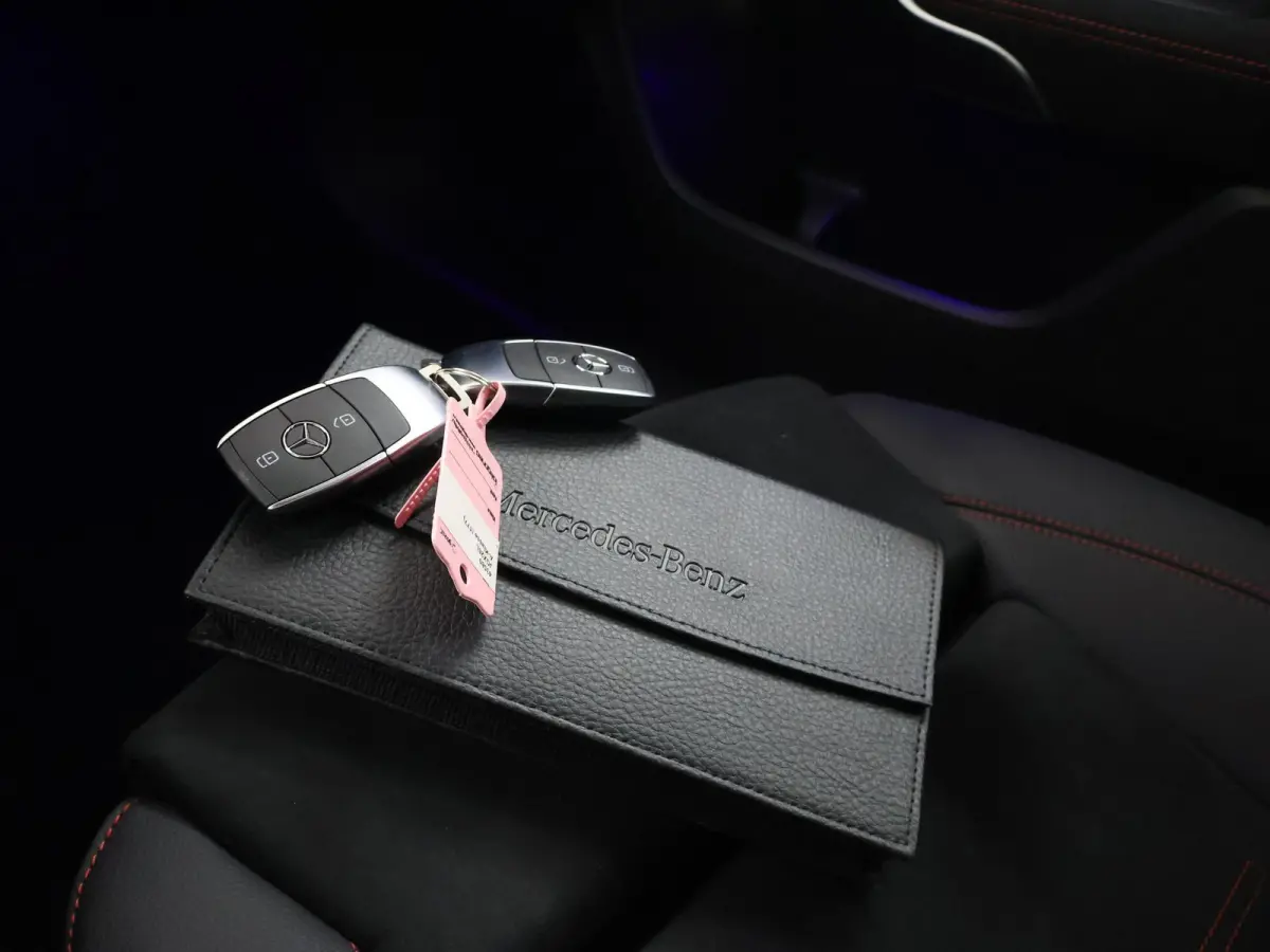 180 Business Solution AMG | Panoramaschuifdak | Premium Plus | Nightpakket | 19"Multispaak AMG velgen | Stoelverwarming |  360° camera | Head-up display |