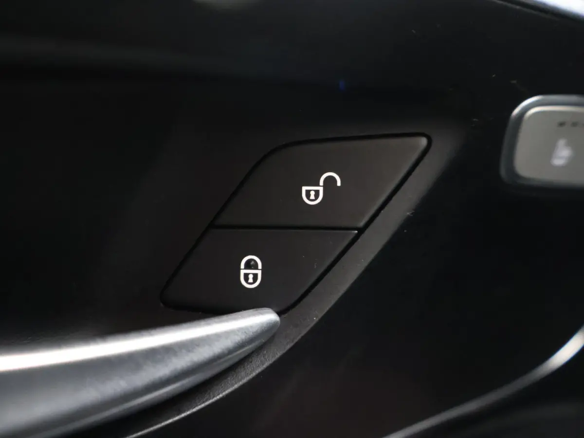 116 CDI | AUT. | L2 | SELECT | AUTOMAAT | NAVIGATIE | CAMERA | MULTI-BEAM LED | ACHTERDEUREN | STOELVERWARMING | KUNST LEDER | TREKHAAK | LICHTMETALEN WIELEN | 270 DEUREN | CERTIFIED