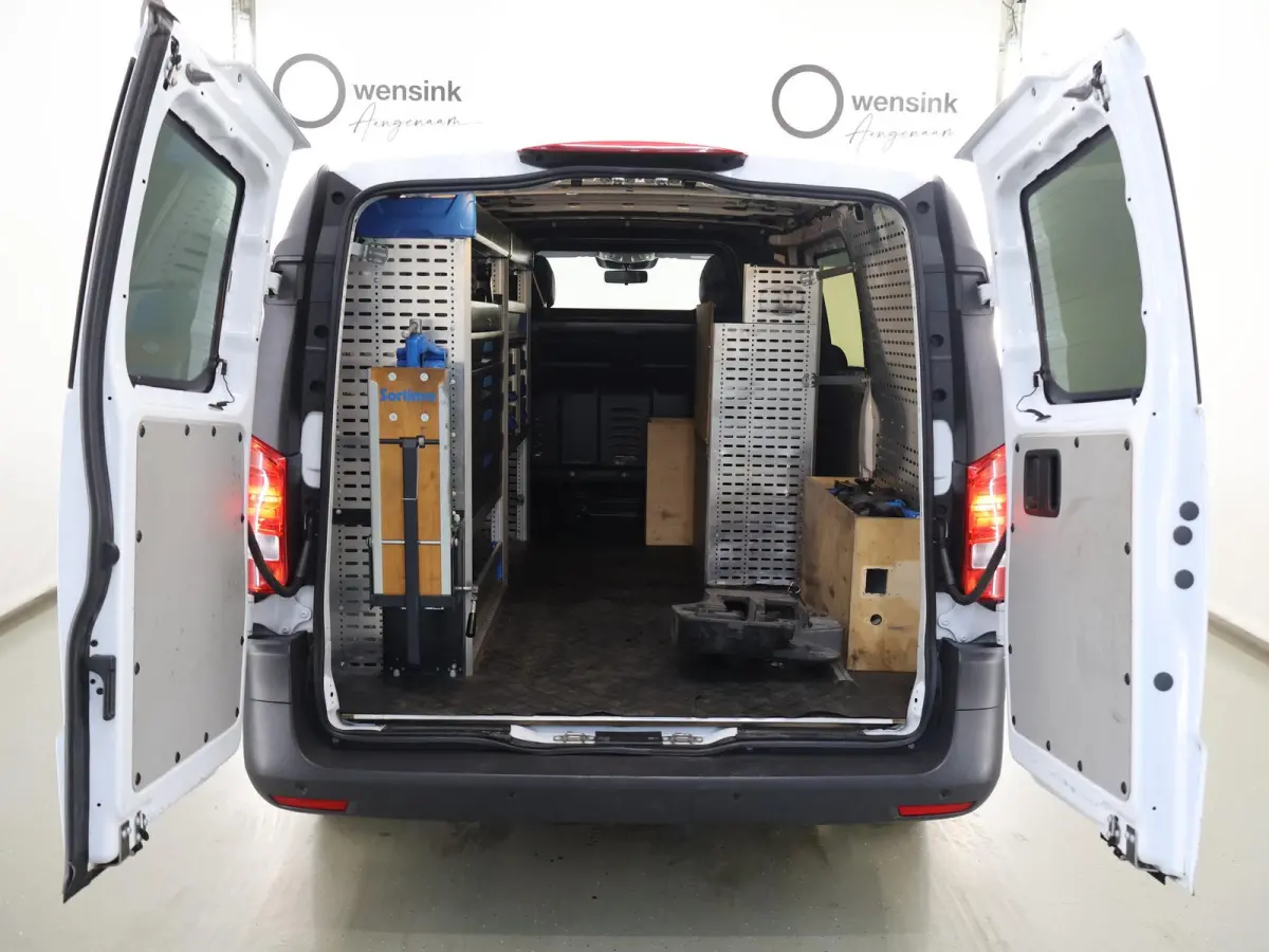 119 CDI | Aut. | Lang L2 | 4X4 | Lederen Bekleding | Parkeercamera | 2-zits | LED Koplampen | Cruise Control | LM Velgen | Inrichting | Stoelverwarming | Certified