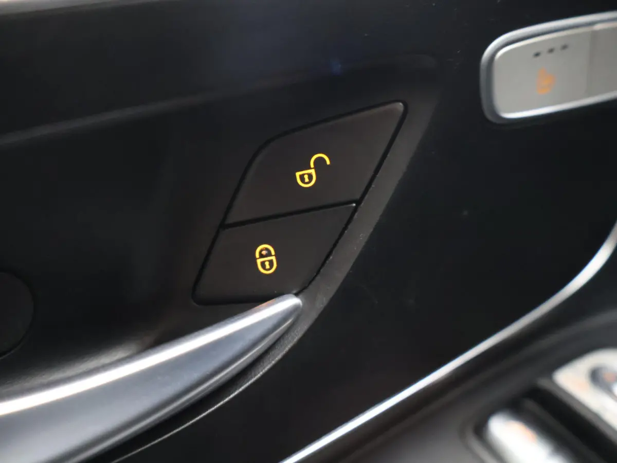 119 CDI | Aut. | Lang L2 | 4X4 | Lederen Bekleding | Parkeercamera | 2-zits | LED Koplampen | Cruise Control | LM Velgen | Inrichting | Stoelverwarming | Certified