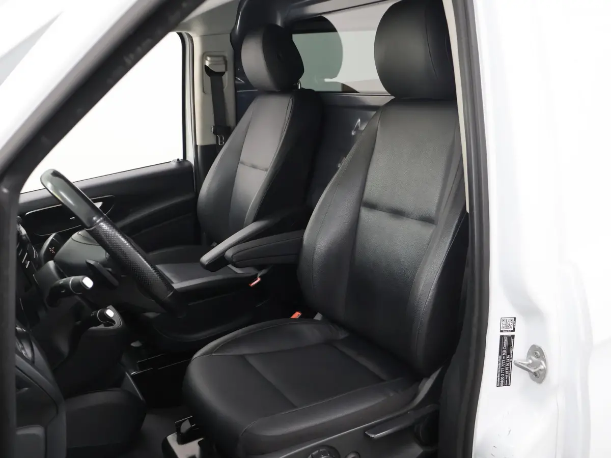 119 CDI | Aut. | Lang L2 | 4X4 | Lederen Bekleding | Parkeercamera | 2-zits | LED Koplampen | Cruise Control | LM Velgen | Inrichting | Stoelverwarming | Certified