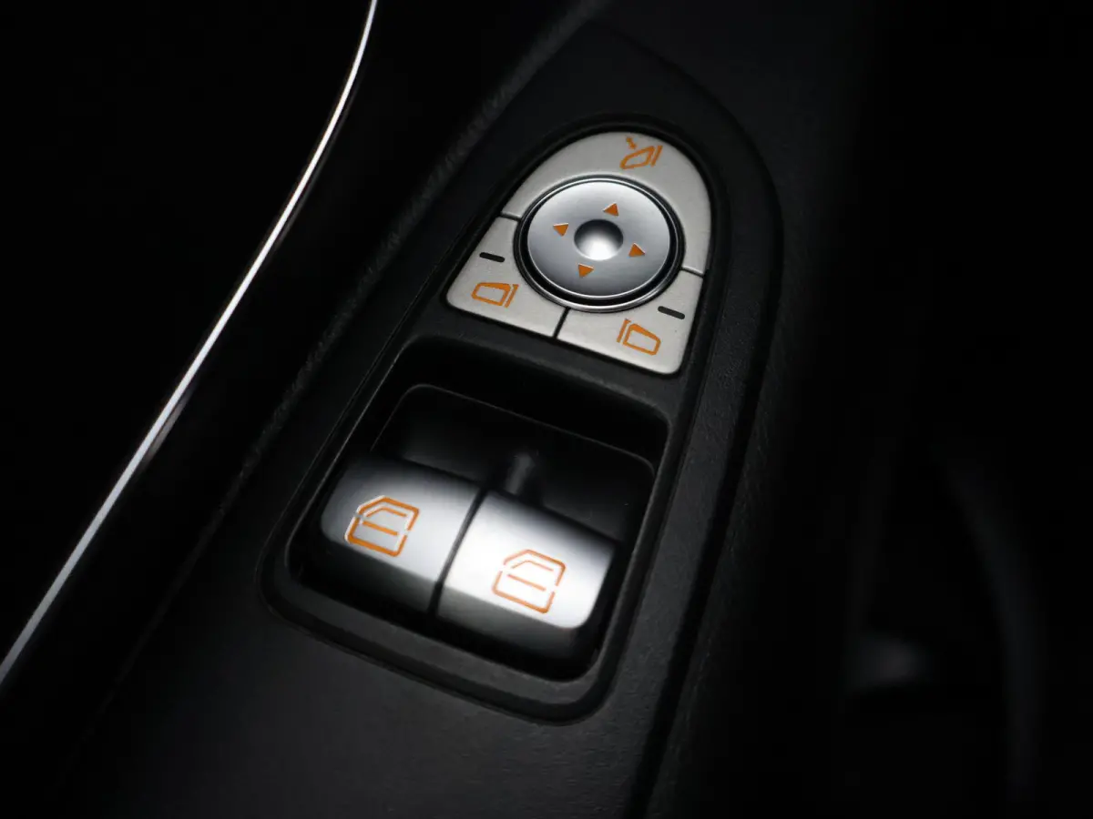 119 CDI | Aut. | Lang L2 | 4X4 | Lederen Bekleding | Parkeercamera | 2-zits | LED Koplampen | Cruise Control | LM Velgen | Inrichting | Stoelverwarming | Certified