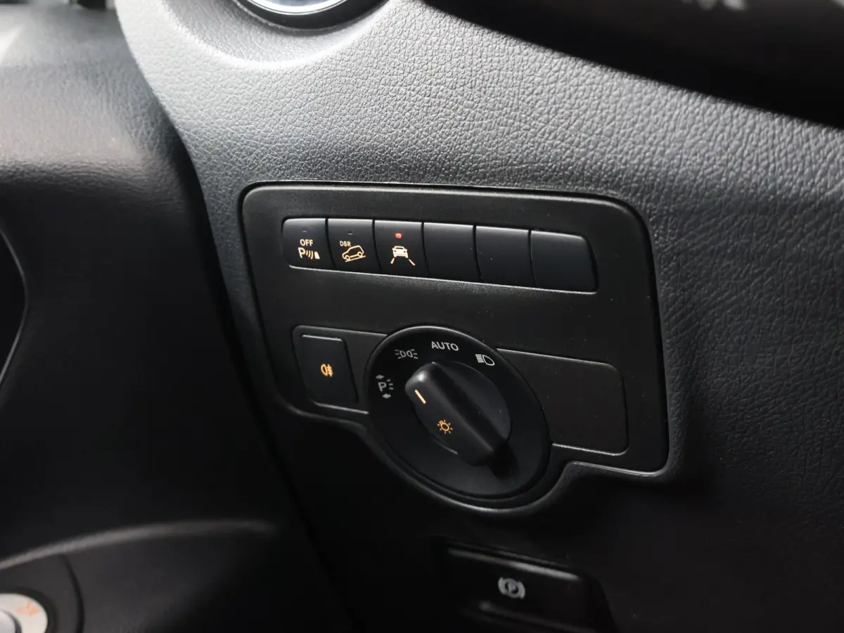 119 CDI | Aut. | Lang L2 | 4X4 | Lederen Bekleding | Parkeercamera | 2-zits | LED Koplampen | Cruise Control | LM Velgen | Inrichting | Stoelverwarming | Certified