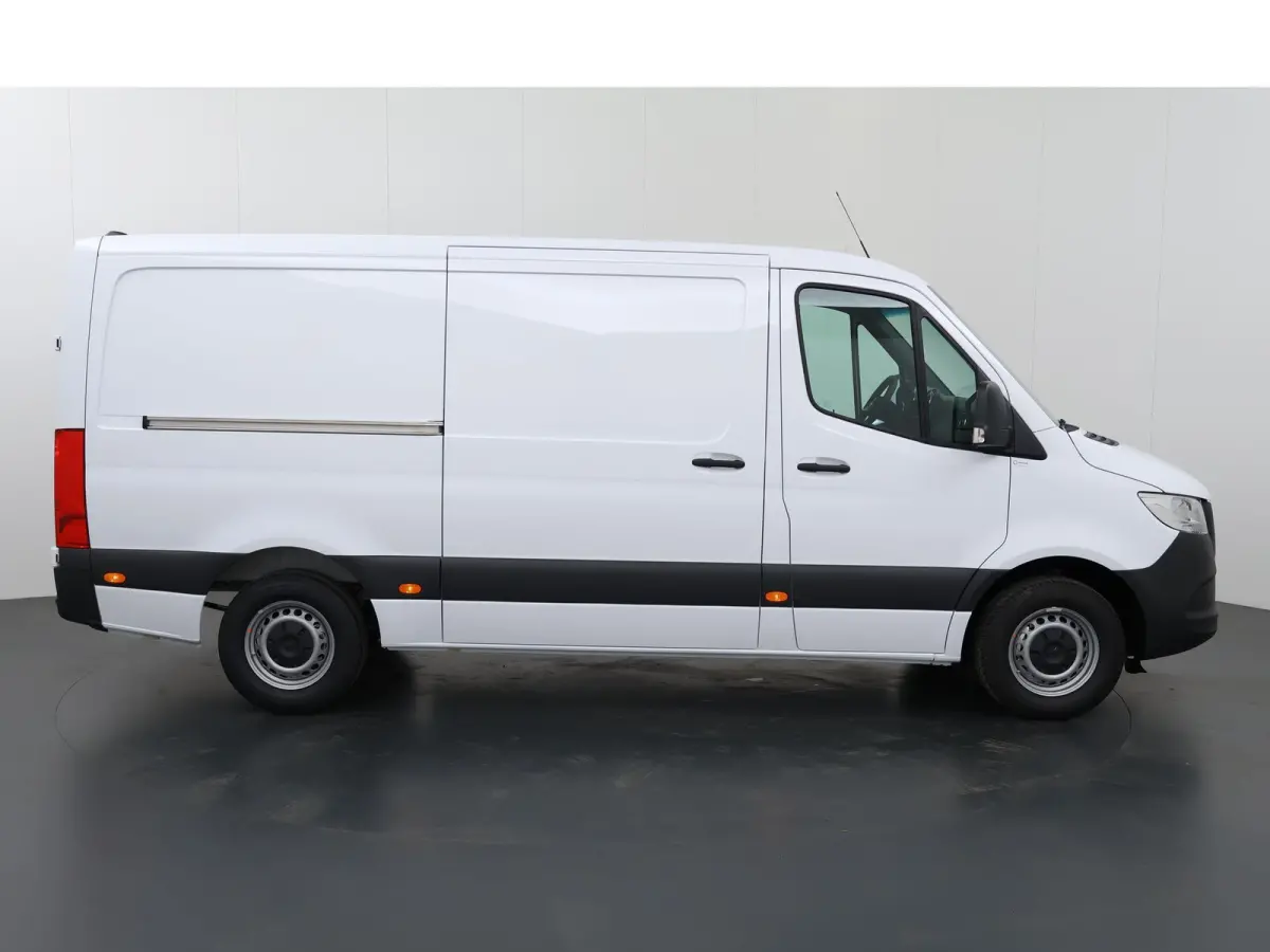 315 CDI | L2 H1 | RWD | PRO | Parkeercamera | Airc | Parkeercamera | Airco | Dodehoekassistent | Zijwindassistent | Cruise Control | Chauffeursstoel |
