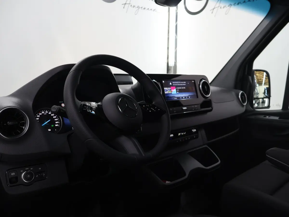314 L2 H2 RWD PRO 81kWh | Comfortbestuurdersstoel | Trekhaak | Smartphone integratie pakket | 115 kW Snelladen | Achteruitrijcamera | Standkachel |