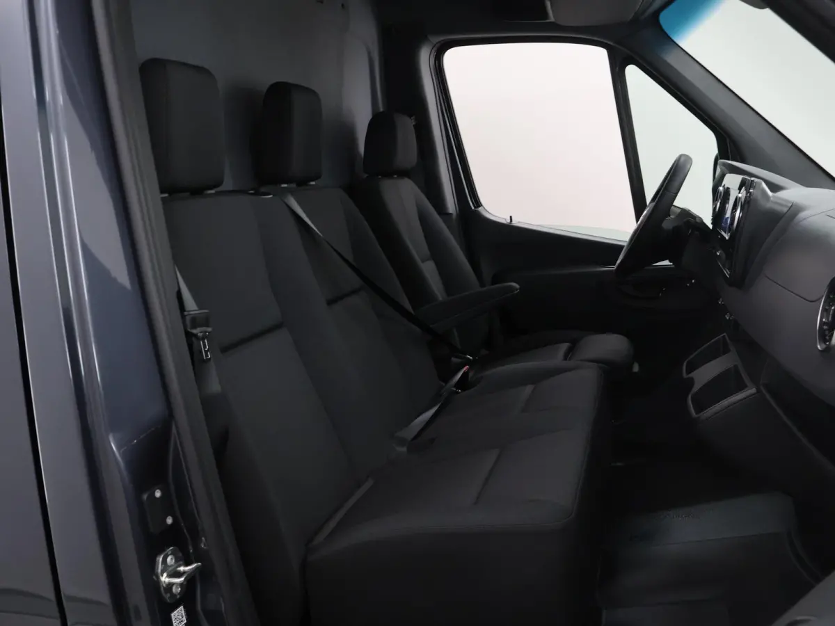 314 L2 H2 RWD PRO 81kWh | Comfortbestuurdersstoel | Trekhaak | Smartphone integratie pakket | 115 kW Snelladen | Achteruitrijcamera | Standkachel |