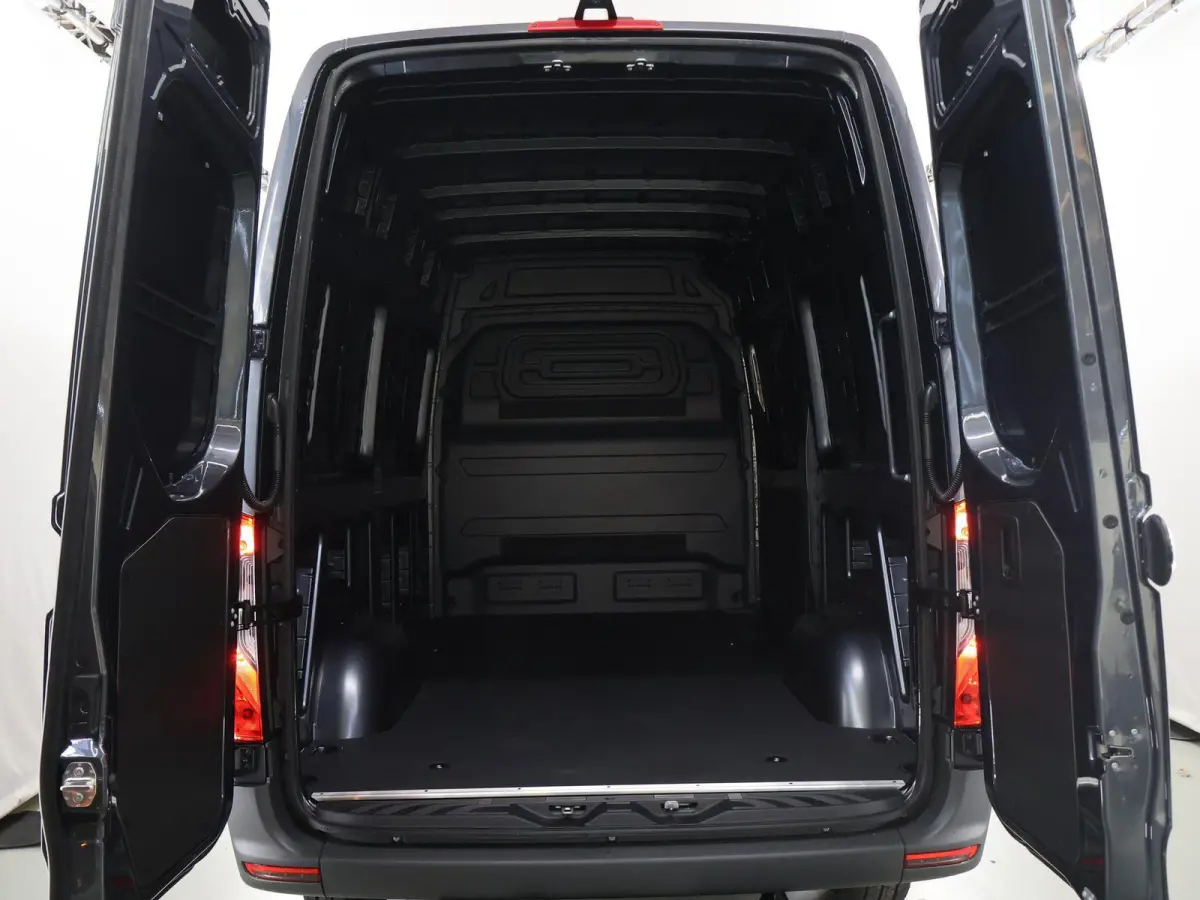314 L2 H2 RWD PRO 81kWh | Comfortbestuurdersstoel | Trekhaak | Smartphone integratie pakket | 115 kW Snelladen | Achteruitrijcamera | Standkachel |