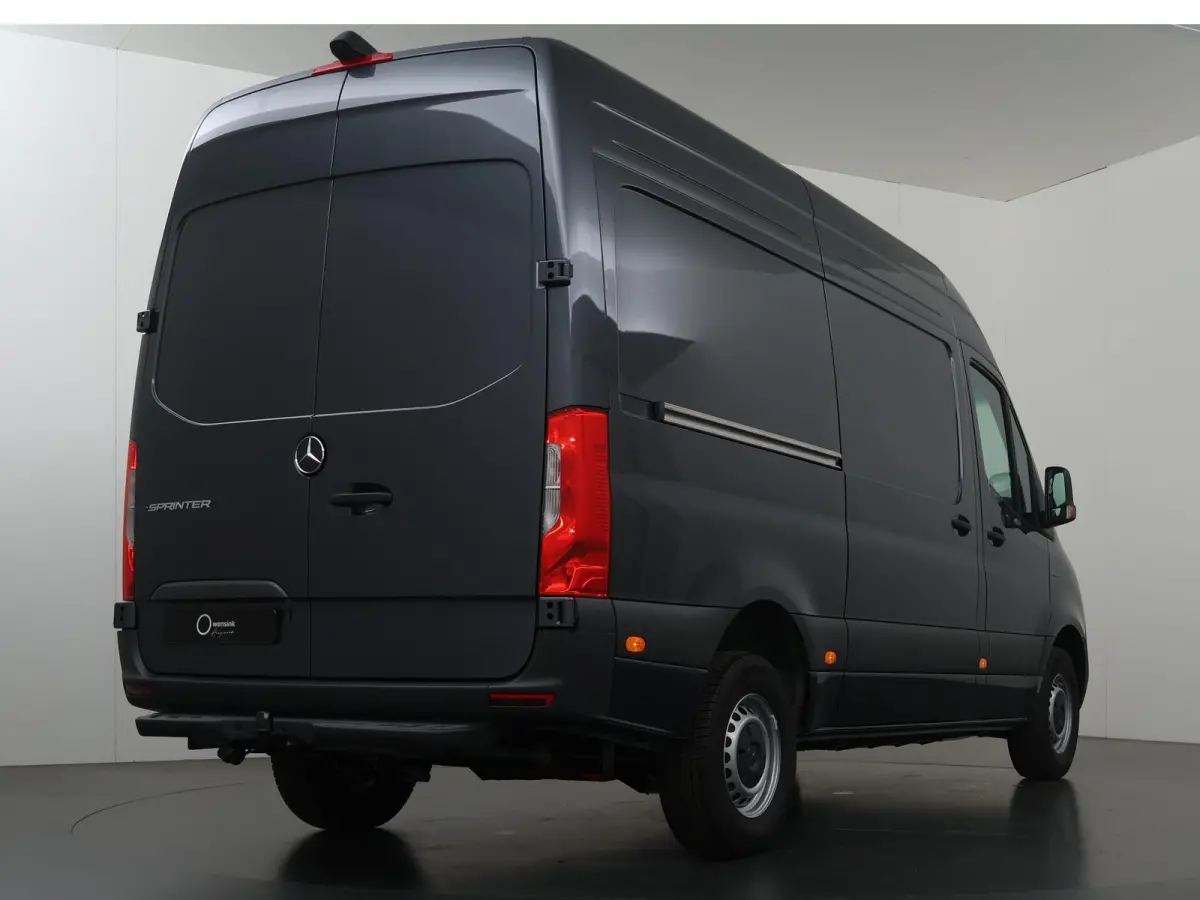 414 GB L2 H2 PRO | 81 kWh | 4250 GVW | 2000 KG Trekhaak | Cruise-Controle | MBUX | Achteruitrijcamera | DC laden 115 kW |  Smartphone integratie pakket |