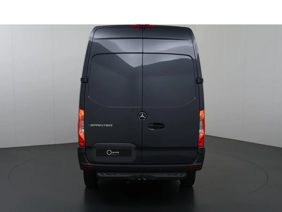 414 GB L2 H2 PRO | 81 kWh | 4250 GVW | 2000 KG Trekhaak | Cruise-Controle | MBUX | Achteruitrijcamera | DC laden 115 kW |  Smartphone integratie pakket |