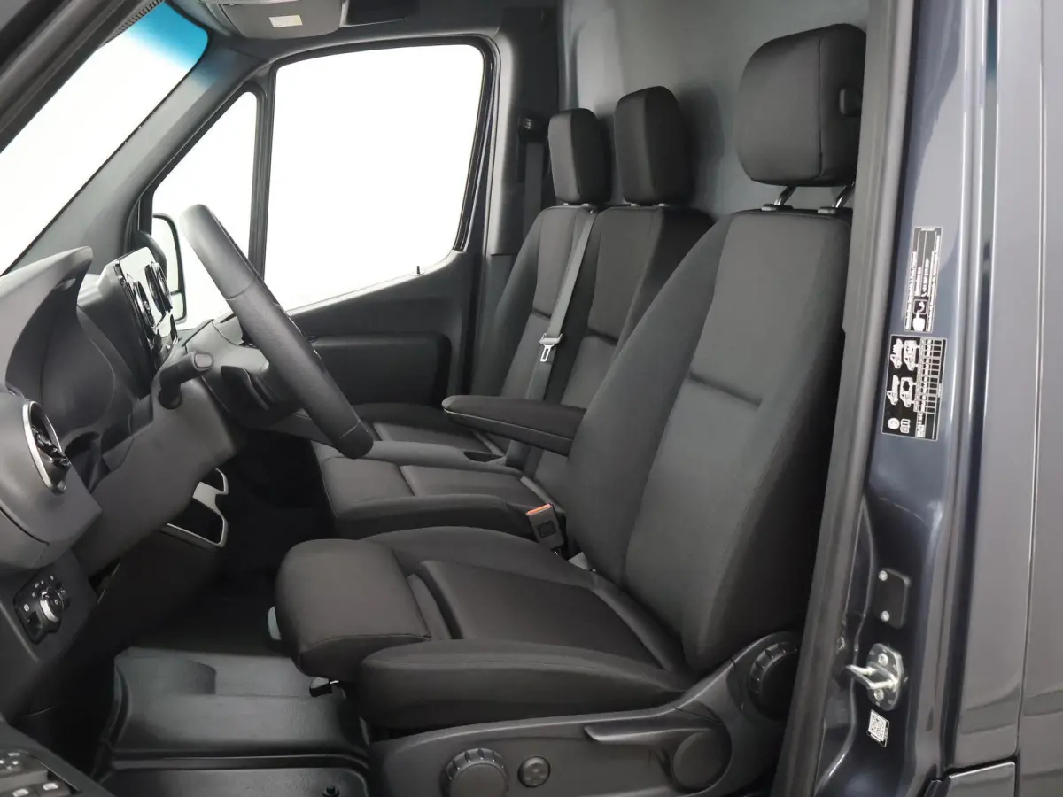 414 GB L2 H2 PRO | 81 kWh | 4250 GVW | 2000 KG Trekhaak | Cruise-Controle | MBUX | Achteruitrijcamera | DC laden 115 kW |  Smartphone integratie pakket |