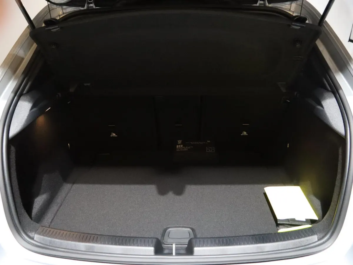 180 Business Solution AMG | Panoramaschuifdak | Premium plus | Head-Up | Stoelverwarming | Achteruitrijcamera |  MULTIBEAM LED |