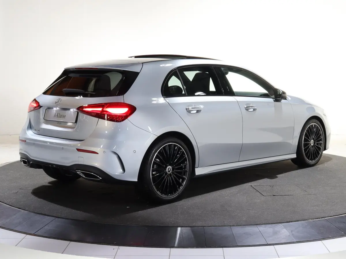 180 Business Solution AMG | Panoramaschuifdak | Premium plus | Head-Up | Stoelverwarming | Achteruitrijcamera |  MULTIBEAM LED |