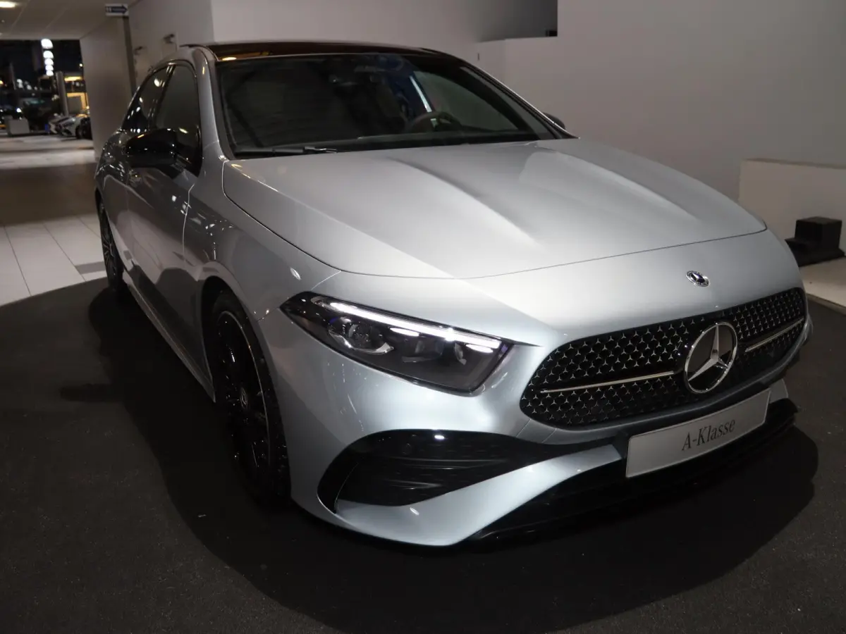 180 Business Solution AMG | Panoramaschuifdak | Premium plus | Head-Up | Stoelverwarming | Achteruitrijcamera |  MULTIBEAM LED |