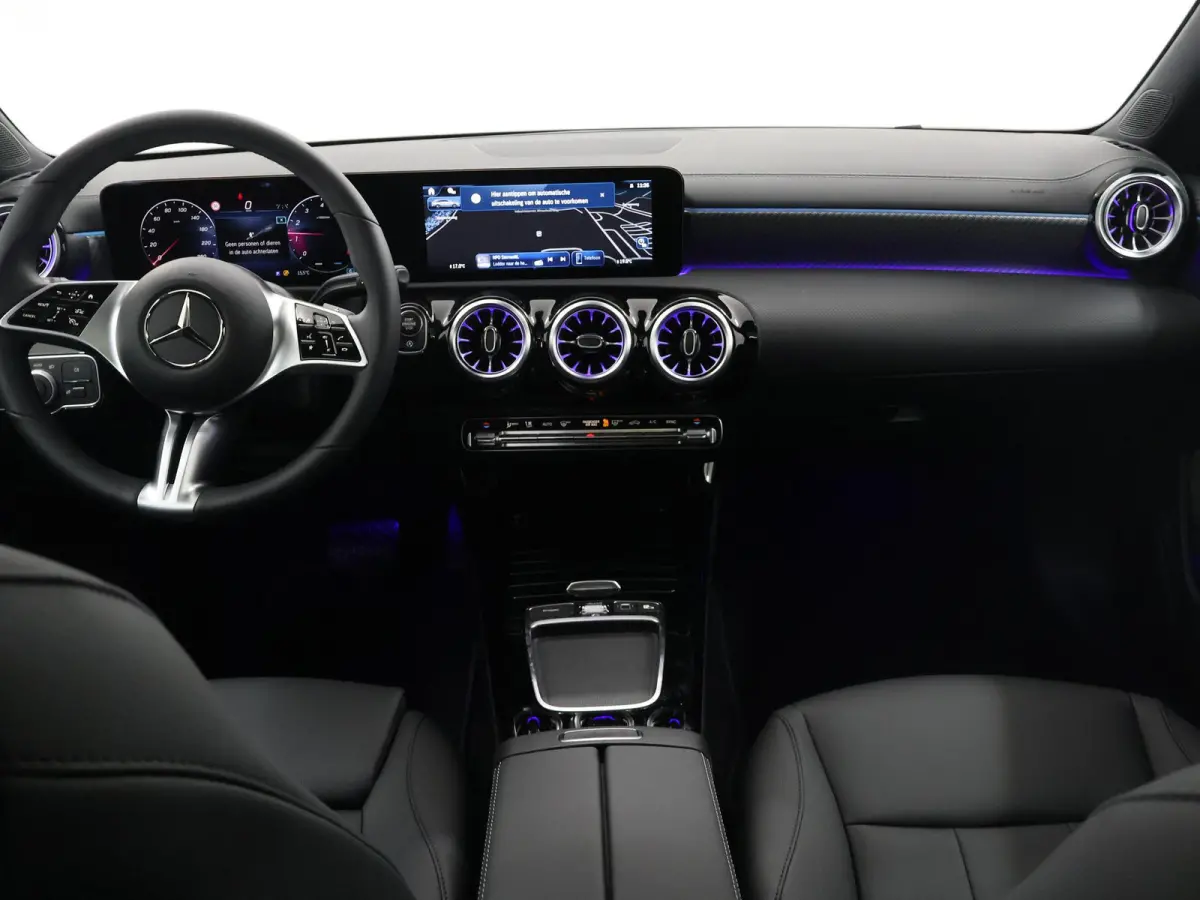 180 Star Edition Luxury line | Camera | Panoramadak | Stoelverwarming |