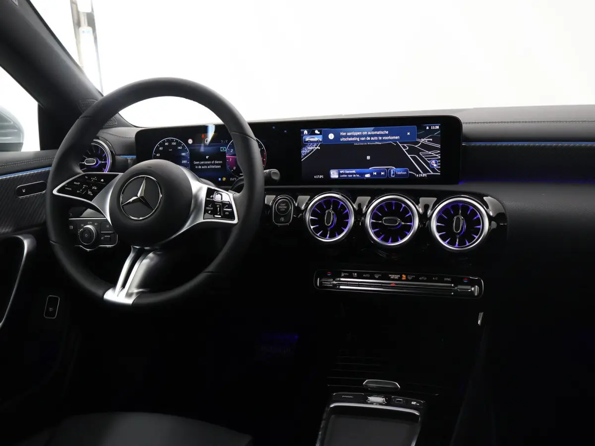 180 Star Edition Luxury line | Camera | Panoramadak | Stoelverwarming |