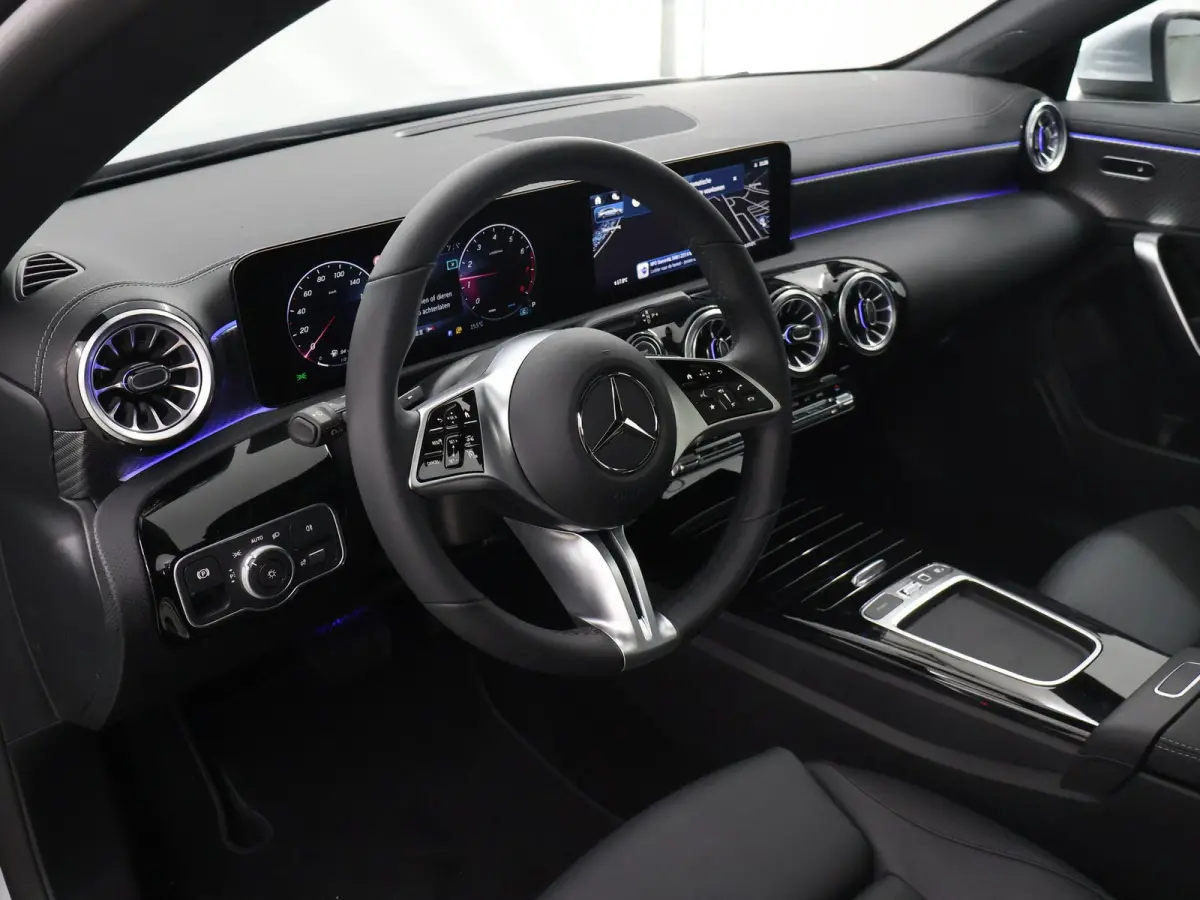 180 Star Edition Luxury line | Camera | Panoramadak | Stoelverwarming |