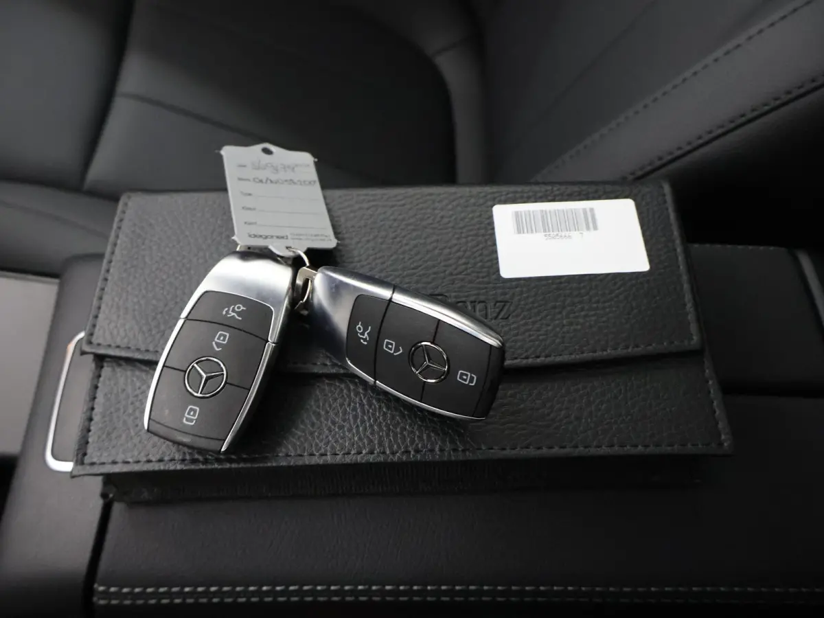 180 Star Edition Luxury line | Camera | Panoramadak | Stoelverwarming |