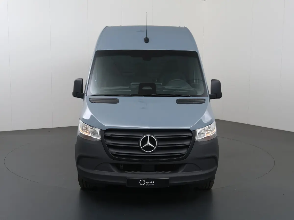 317 CDI | Aut. | L2 H2 | Pro | | Achteruitrijcamera | Verwarmde Comfortstoel Bestuurder met Bijrijdersbank | Airco | Apple Carplay/Android Auto | 3500 KG AHW Voorbereiding | Certified |