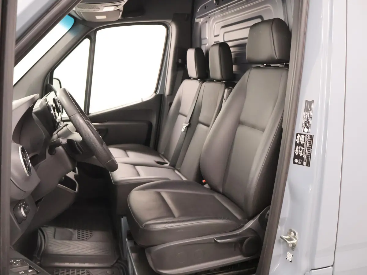317 CDI | Aut. | L2 H2 | Pro | | Achteruitrijcamera | Verwarmde Comfortstoel Bestuurder met Bijrijdersbank | Airco | Apple Carplay/Android Auto | 3500 KG AHW Voorbereiding | Certified |