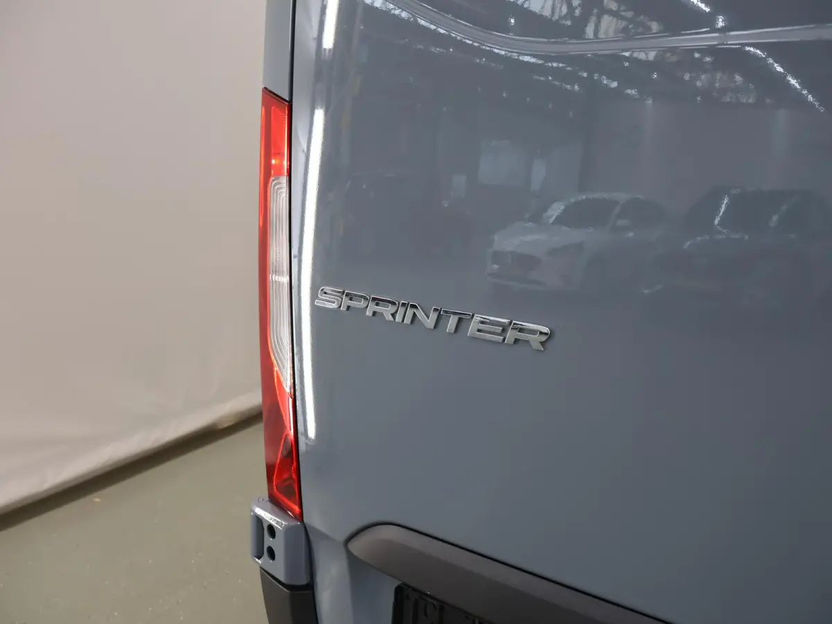 317 CDI | Aut. | L2 H2 | Pro | | Achteruitrijcamera | Verwarmde Comfortstoel Bestuurder met Bijrijdersbank | Airco | Apple Carplay/Android Auto | 3500 KG AHW Voorbereiding | Certified |