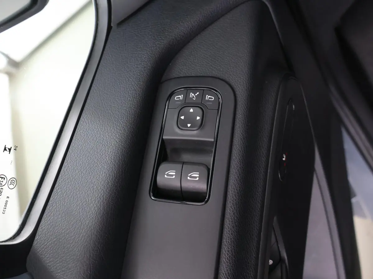 317 CDI | Aut. | L2 H2 | Pro | | Achteruitrijcamera | Verwarmde Comfortstoel Bestuurder met Bijrijdersbank | Airco | Apple Carplay/Android Auto | 3500 KG AHW Voorbereiding | Certified |