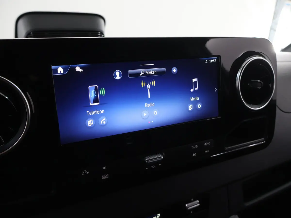 317 CDI | Aut. | L2 H2 | Pro | | Achteruitrijcamera | Verwarmde Comfortstoel Bestuurder met Bijrijdersbank | Airco | Apple Carplay/Android Auto | 3500 KG AHW Voorbereiding | Certified |