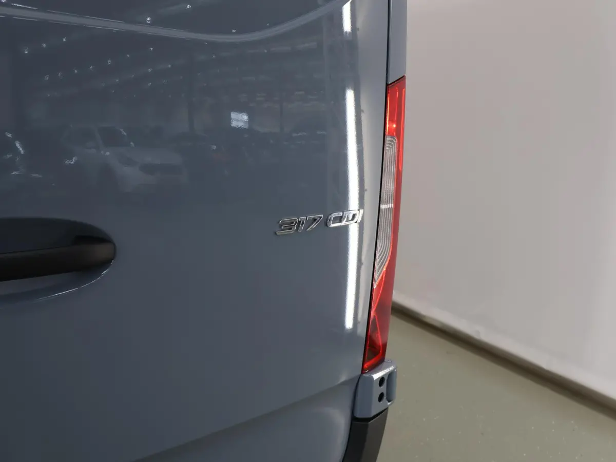 317 CDI | Aut. | L2 H2 | Pro | | Achteruitrijcamera | Verwarmde Comfortstoel Bestuurder met Bijrijdersbank | Airco | Apple Carplay/Android Auto | 3500 KG AHW Voorbereiding | Certified |