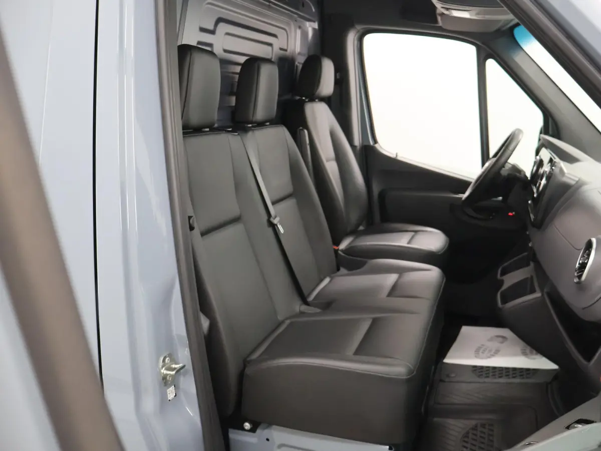 317 CDI | Aut. | L2 H2 | Pro | | Achteruitrijcamera | Verwarmde Comfortstoel Bestuurder met Bijrijdersbank | Airco | Apple Carplay/Android Auto | 3500 KG AHW Voorbereiding | Certified |