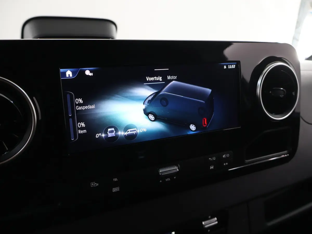 317 CDI | Aut. | L2 H2 | Pro | | Achteruitrijcamera | Verwarmde Comfortstoel Bestuurder met Bijrijdersbank | Airco | Apple Carplay/Android Auto | 3500 KG AHW Voorbereiding | Certified |