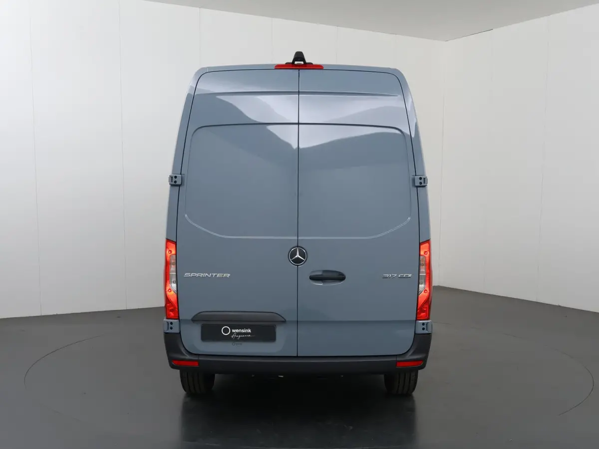 317 CDI | Aut. | L2 H2 | Pro | | Achteruitrijcamera | Verwarmde Comfortstoel Bestuurder met Bijrijdersbank | Airco | Apple Carplay/Android Auto | 3500 KG AHW Voorbereiding | Certified |