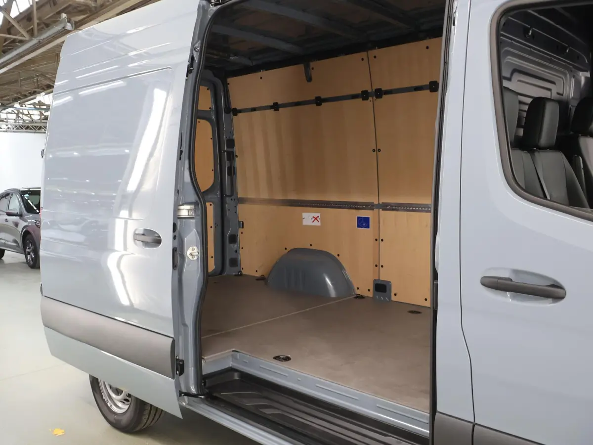 317 CDI | Aut. | L2 H2 | Pro | | Achteruitrijcamera | Verwarmde Comfortstoel Bestuurder met Bijrijdersbank | Airco | Apple Carplay/Android Auto | 3500 KG AHW Voorbereiding | Certified |