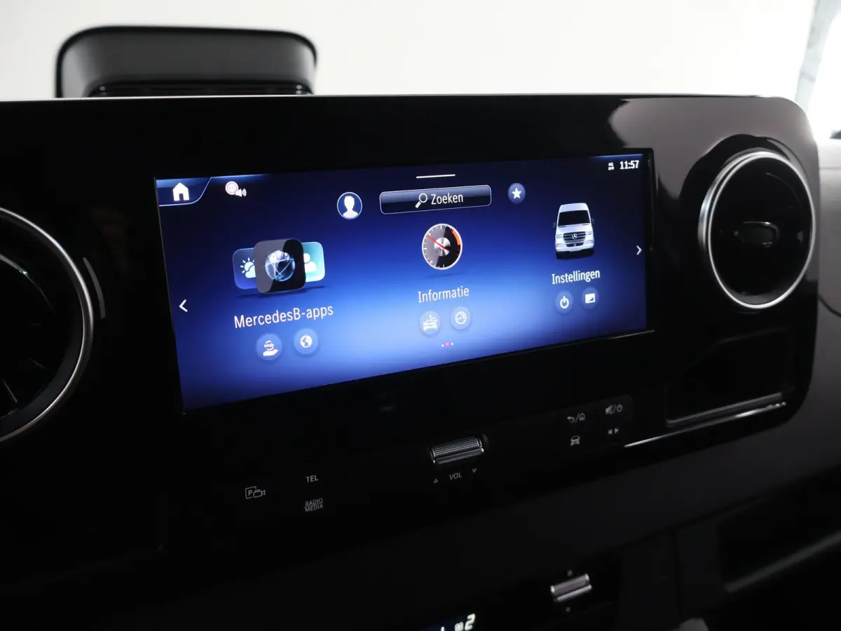 317 CDI | Aut. | L2 H2 | Pro | | Achteruitrijcamera | Verwarmde Comfortstoel Bestuurder met Bijrijdersbank | Airco | Apple Carplay/Android Auto | 3500 KG AHW Voorbereiding | Certified |