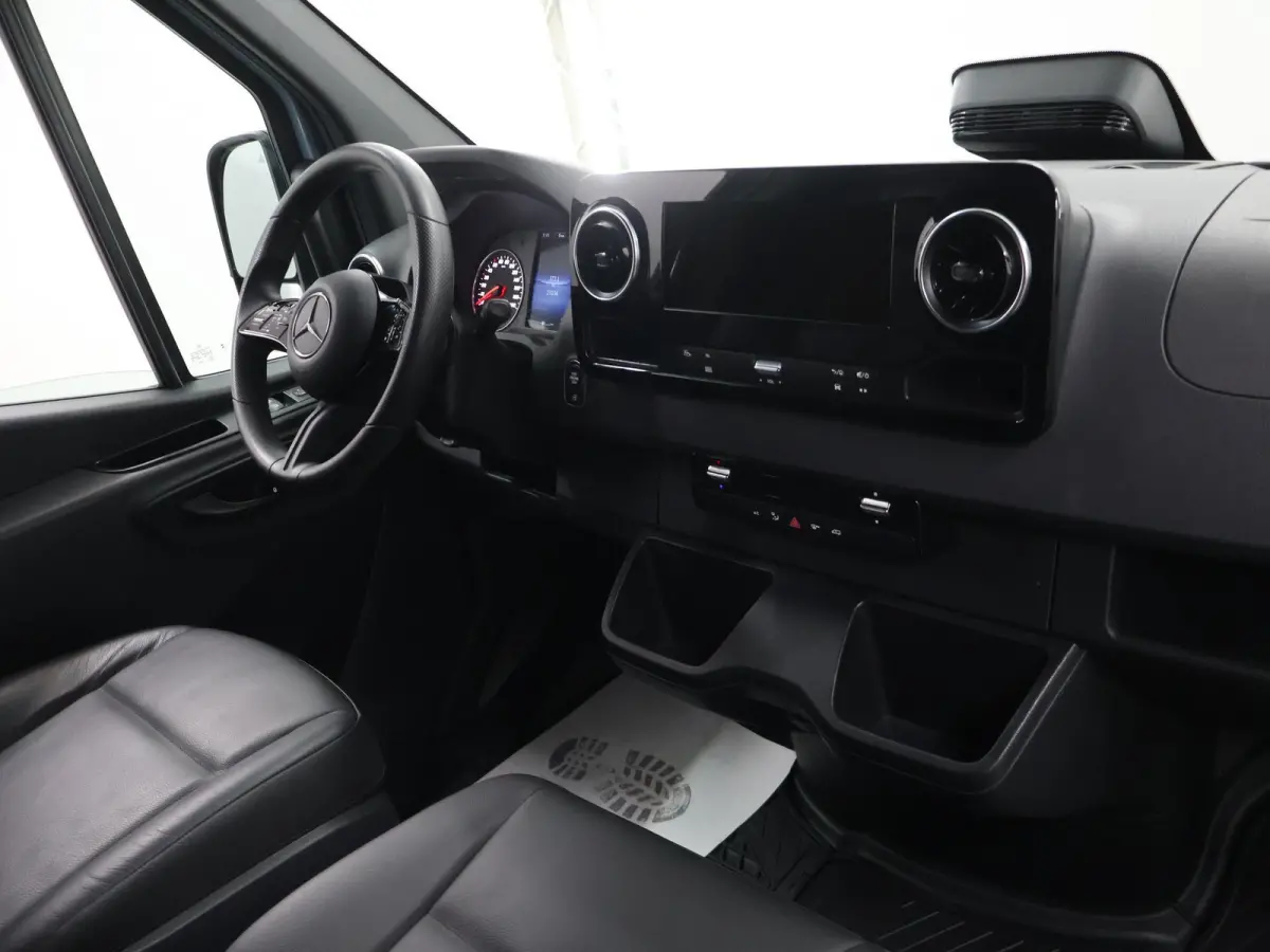 317 CDI | Aut. | L2 H2 | Pro | | Achteruitrijcamera | Verwarmde Comfortstoel Bestuurder met Bijrijdersbank | Airco | Apple Carplay/Android Auto | 3500 KG AHW Voorbereiding | Certified |