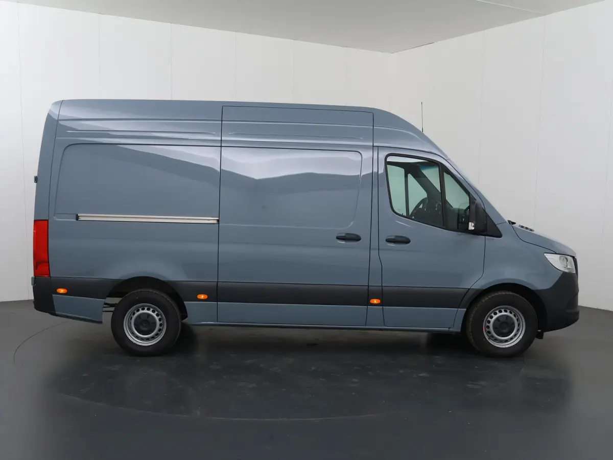 317 CDI | Aut. | L2 H2 | Pro | | Achteruitrijcamera | Verwarmde Comfortstoel Bestuurder met Bijrijdersbank | Airco | Apple Carplay/Android Auto | 3500 KG AHW Voorbereiding | Certified |