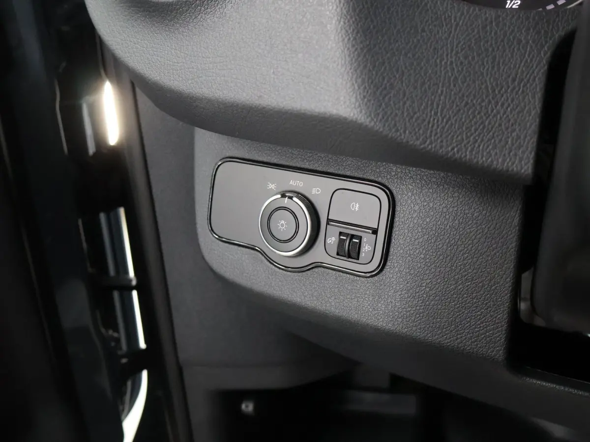 317 CDI | Aut. | L2 H2 | Pro | | Achteruitrijcamera | Verwarmde Comfortstoel Bestuurder met Bijrijdersbank | Airco | Apple Carplay/Android Auto | 3500 KG AHW Voorbereiding | Certified |