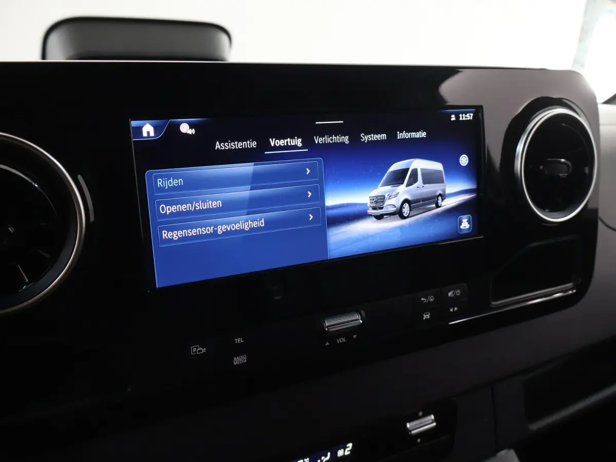 317 CDI | Aut. | L2 H2 | Pro | | Achteruitrijcamera | Verwarmde Comfortstoel Bestuurder met Bijrijdersbank | Airco | Apple Carplay/Android Auto | 3500 KG AHW Voorbereiding | Certified |
