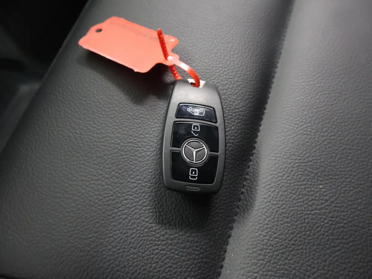 317 CDI | Aut. | L2 H2 | Pro | | Achteruitrijcamera | Verwarmde Comfortstoel Bestuurder met Bijrijdersbank | Airco | Apple Carplay/Android Auto | 3500 KG AHW Voorbereiding | Certified |
