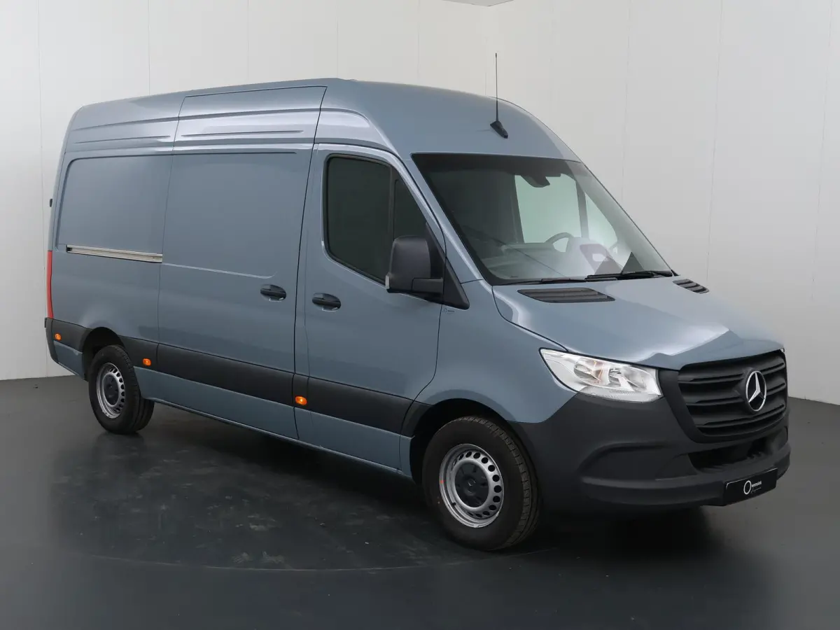 317 CDI | Aut. | L2 H2 | Pro | | Achteruitrijcamera | Verwarmde Comfortstoel Bestuurder met Bijrijdersbank | Airco | Apple Carplay/Android Auto | 3500 KG AHW Voorbereiding | Certified |