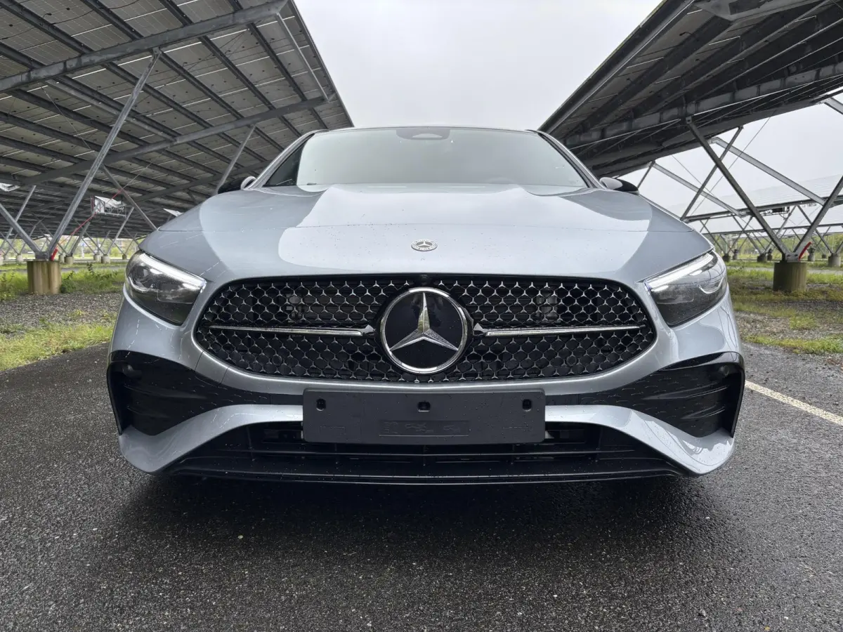 180 Business Solution AMG | Night | Panoramaschuifdak | Achteruitrijcamera | Sfeerverlichting | MULTIBEAM LED | 19 inch AMG-velgen |