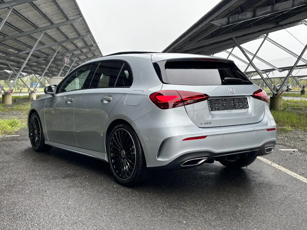 180 Business Solution AMG | Night | Panoramaschuifdak | Achteruitrijcamera | Sfeerverlichting | MULTIBEAM LED | 19 inch AMG-velgen |