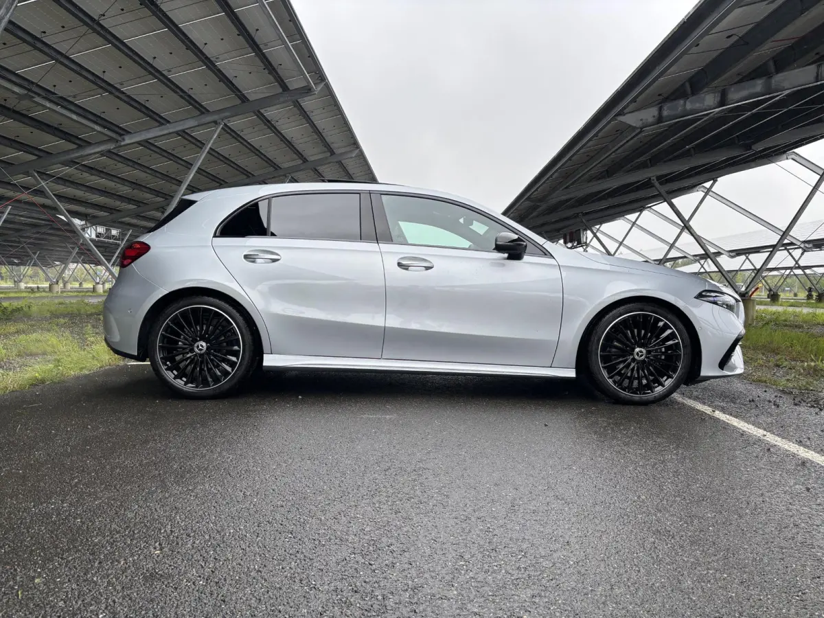 180 Business Solution AMG | Night | Panoramaschuifdak | Achteruitrijcamera | Sfeerverlichting | MULTIBEAM LED | 19 inch AMG-velgen |