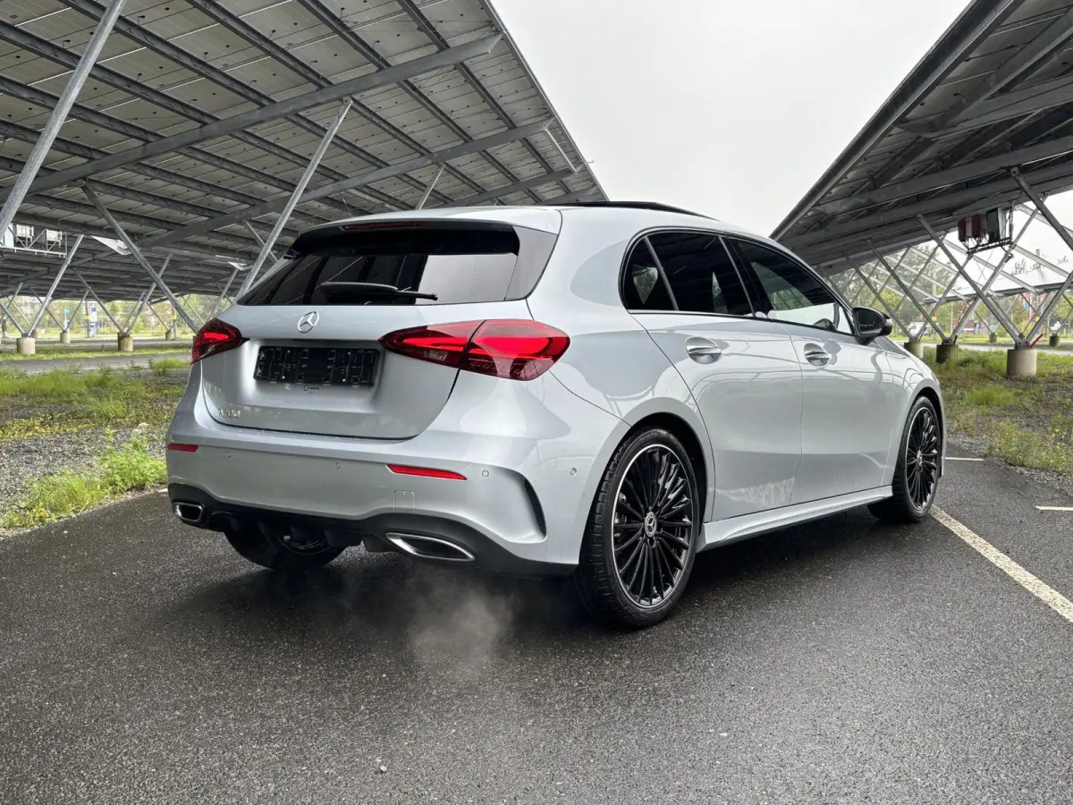 180 Business Solution AMG | Night | Panoramaschuifdak | Achteruitrijcamera | Sfeerverlichting | MULTIBEAM LED | 19 inch AMG-velgen |