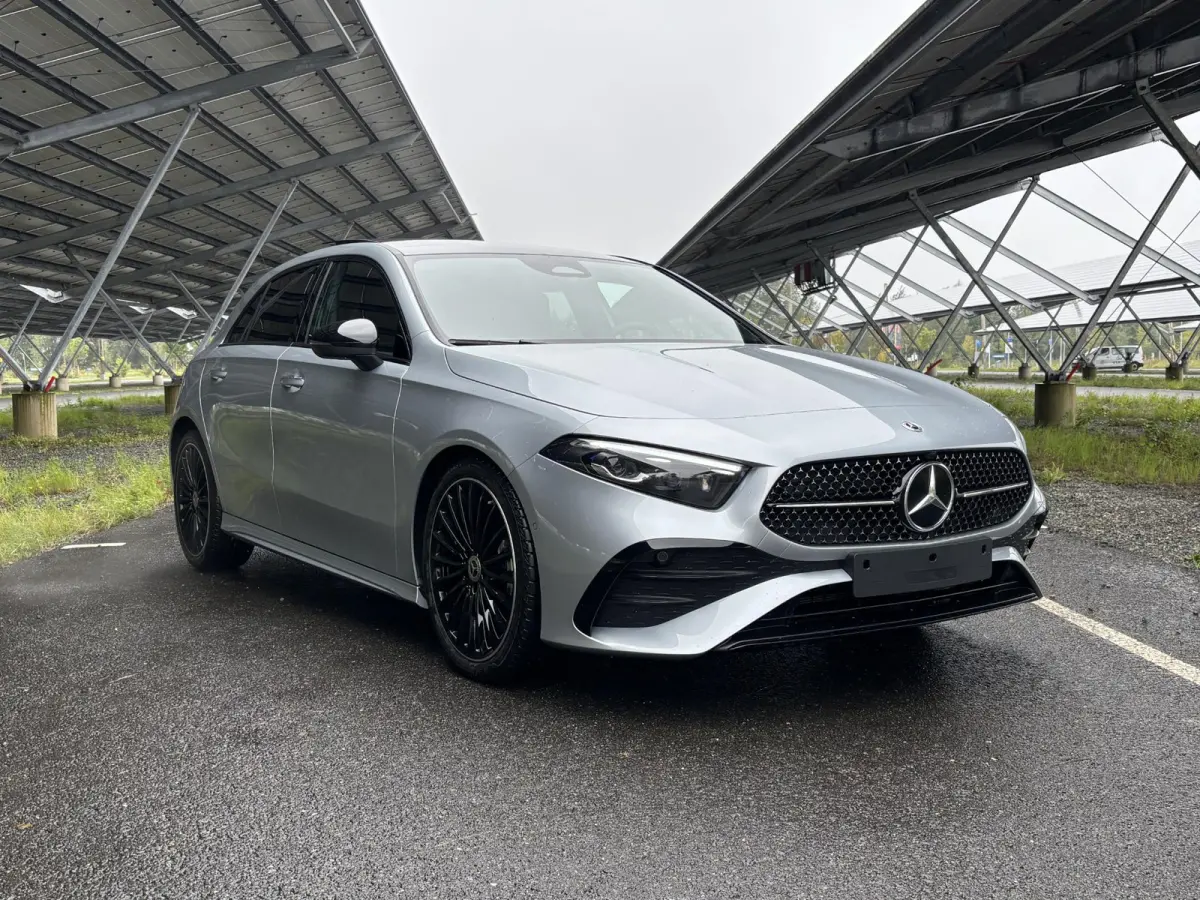 180 Business Solution AMG | Night | Panoramaschuifdak | Achteruitrijcamera | Sfeerverlichting | MULTIBEAM LED | 19 inch AMG-velgen |